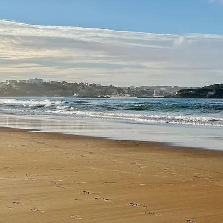 Luminoso Junto A La Playa De Somo.